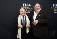 Fussball International  FIFA Ballon d Or 2012: Gerard Depardieu und FIFA Praesident Blatter