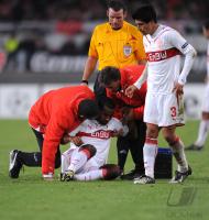 Verletzt am Boden Cacau (VfB Stuttgart)