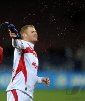 2. Fussball Bundesliga : JUBEL mit Wasserflasche Uwe Moehrle (FC Augsburg)