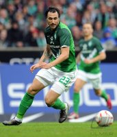 Fussball: 1. Bundesliga Saison 2010/2011: Werder Bremen, ALMEIDA am Ball