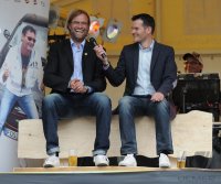 FUSBALL  Meistertrainer Klopp  (BVB Dortmund)  beim Empfang im Heimatort  Glatten