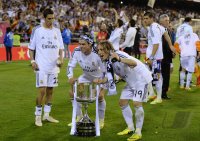 FUSSBALL International COPA DEL REY 13/14: JUBEL Real Madrid mit Pokal