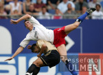 Fussball 1. Bundesliga: Hamburg - Bayern, Zweikampf
