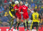 Fussball 1. Bundesliga: Hannover - Dortmund, Zweikampf