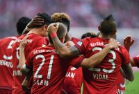 Fussball 1. Bundesliga Saison 15/16: FC Bayern Muenchen -  FC Schalke 04