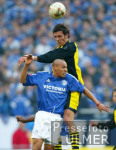 Fussball 1. Bundesliga: Schalke - Dortmund,  Zweikampf