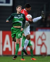 1. Fussball Bundesliga: Aaron Hunt (li, SV Werder Bremen) gegen Malik Fathi (re, 1. FSV Mainz 05)