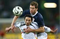 Fussball International: Deutschland - USA, Zweikampf