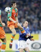 Fussball 1. Bundesliga: Schalke - Bremen, Zweikampf