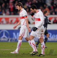 Fussball 1. Bundesliga  Saison 2010/2011: (v. li.) Enttaeuschung bei Stuttgart mit Matthieu Delpierre, Cristian Molinaro