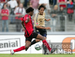 Fussball Liga Pokal: Muenchen - Leverkusen, Zweikampf