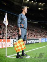 Fussball CHL  Halbfinale:  Schiedsrichterassistent Wezel (GER)