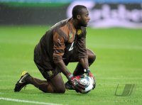 Fussball International Testspiel: Torwart Guy Roland NDY ASSEMBE (Kamerun)