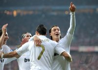 FUSSBALL INTERNATIONAL  CHL HALBFFINALE 11/12:  JUBEL mit Cristiano Ronaldo, Mesut Oezil (v. li., Real Madrid)