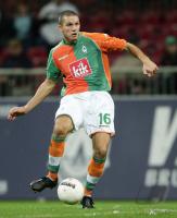 Fussball 1. Bundesliga: Bremen, ANDREASEN Einzelaktion am Ball