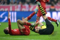 Fussball 1. Bundesliga, Saison 2012/2013:  Thomas Mueller (li, FC Bayern Muenchen) gegen Marcel Schmelzer (Borussia Dortmund)