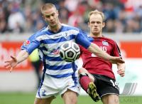 Fussball 1. Bundesliga: Duisburg - Hamburg, Zweikampf