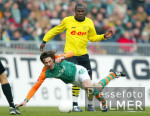 Fussball 1. Bundesliga: Bremen - Dortmund, Zweikampf