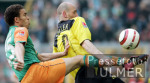 Fussball 1. Bundesliga: Dortmund - Bremen, Zweikampf