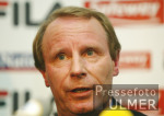 FUSSBALL Schottlands Trainer Berti Vogts bei der PK