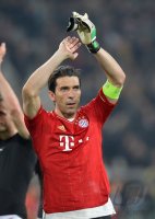 FUSSBALL INTERNATIONAL CHL VIERTELFINALE 12/13: Juventus Turin - FC Bayern Muenchen
