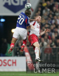 Fussball WM Qualifikation: Frankreich - Schweiz, Zweikampf