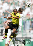 Fussball 1. Bundesliga: Moenchengladbach- Dortmund, Zweikampf