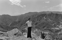 Fussball Beckenbauer (Cosmos New York) im Gebirge vor Chinesischer Mauer