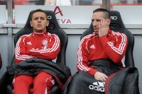 Fussball 1. Bundesliga, Saison 2011/2012: Auf der Ersatzbank , Rafinha, Franck Ribery (v.li., FC Bayern Muenchen)