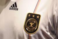 Fussball Nationalmannschaft : ADIDAS WM 2010 Trikot Vorstellung