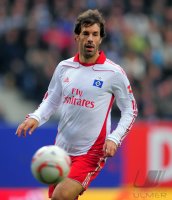 Fussball: 1. Bundesliga Saison 2010/2011: Hamburg, VAN NISTELROOY Einzelaktion