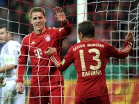 Fussball DFB Pokal 11/12 :  JUBEL nach dem Tor , Nils Petersen , Rafinha (v. li., FC Bayern Muenchen)