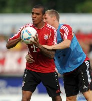 Fussball 1. Bundesliga Saison   2011/2012 : Luiz Gustavo , Bastian Schweinsteiger (v. li., FC Bayern Muenchen)