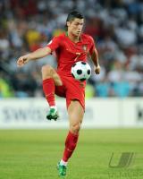FUSSBALL EURO 2008: Portugal, Ronaldo am Ball