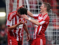 Fussball 1. Bundesliga : (v. li.) Bayern JUBEL mit Mario Gomez, Bastian Schweinsteiger