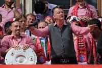 Fussball 1. Bundesliga :  JUBEL  Trainer Louis van Gaal     (FC Bayern Muenchen)