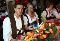 FUSSBALL 1. BUNDESLIGA: Bayern besucht das Oktoberfest