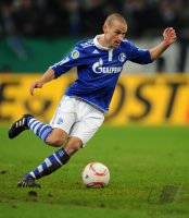 Fussball: DFB Pokal  Saison 2010/2011, Viertelfinale: Schalke, KLUGE am Ball