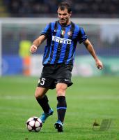 FUSSBALL  International CHL 09/10  : Dejan Stankovic (Inter)