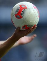 Fussball 2. Bundesliga:  ADIDAS Torfabrik Ball