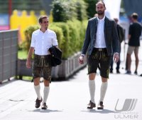 Fussball 1. Bundesliga 15/16: Philipp Lahm (FC Bayern Muenchen) und Torwart Tom Starke (FC Bayern Muenchen)