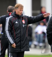 Fussball 1. Bundesliga: Trainer Andries Jonker (FC Bayern Muenchen)