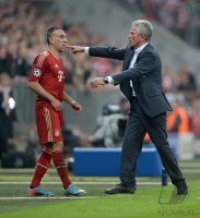 FUSSBALL INTERNATIONAL CHL HALBFINALE 12/13: FC Bayern Muenchen - FC Barcelona