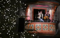 Schlager - Ikone Dieter Thomas Kuhn mit Minikonzert auf dem Tuebinger Marktplatz