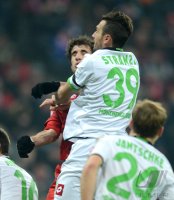 Fussball 1. Bundesliga, Saison 2012/2013:  Javi , Javier Martinez (FC Bayern Muenchen) muss verletzt ausgewechselt werden