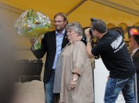 FUSBALL  Meistertrainer Klopp  (BVB Dortmund)  beim Empfang im Heimatort  Glatten