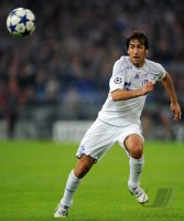 Fussball: Champions League, Saison 2010/2011: Schalke - Lissabon, RAUL am Ball