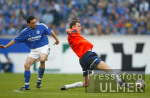 Fussball 1. Bundesliga: Schalke - 60 Muenchen, Zweikampf