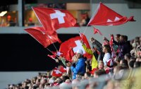 Fussball U21-Europameisterschaft 2011:  Schweiz Fans mit Fahnen