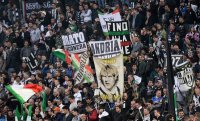 FUSSBALL INTERNATIONAL CHL VIERTELFINALE 12/13: JUVE Fans